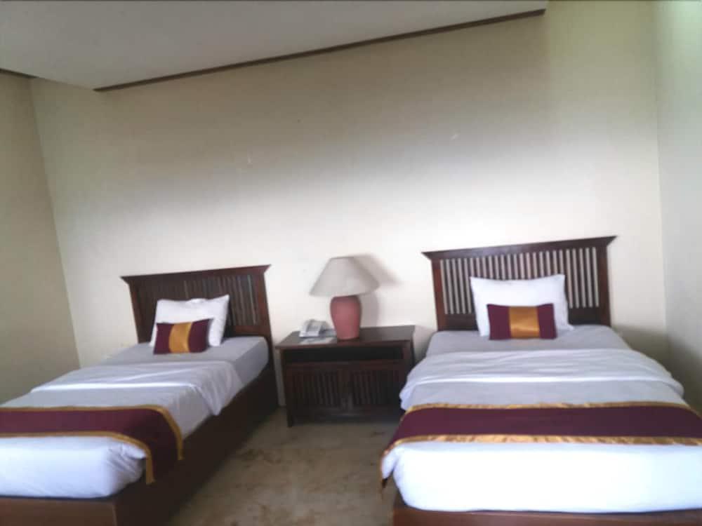 Dago Highland Resort Cimenyan Exterior photo