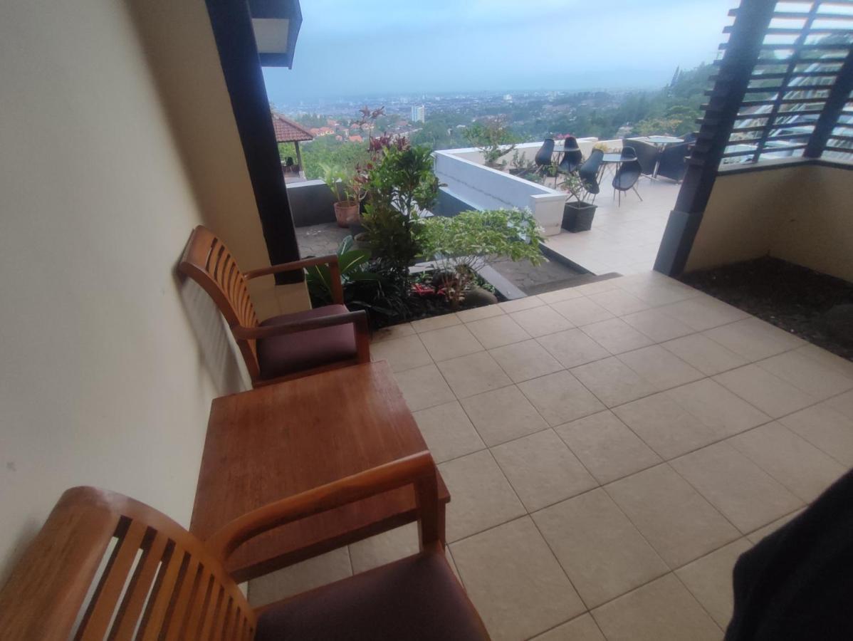 Dago Highland Resort Cimenyan Exterior photo