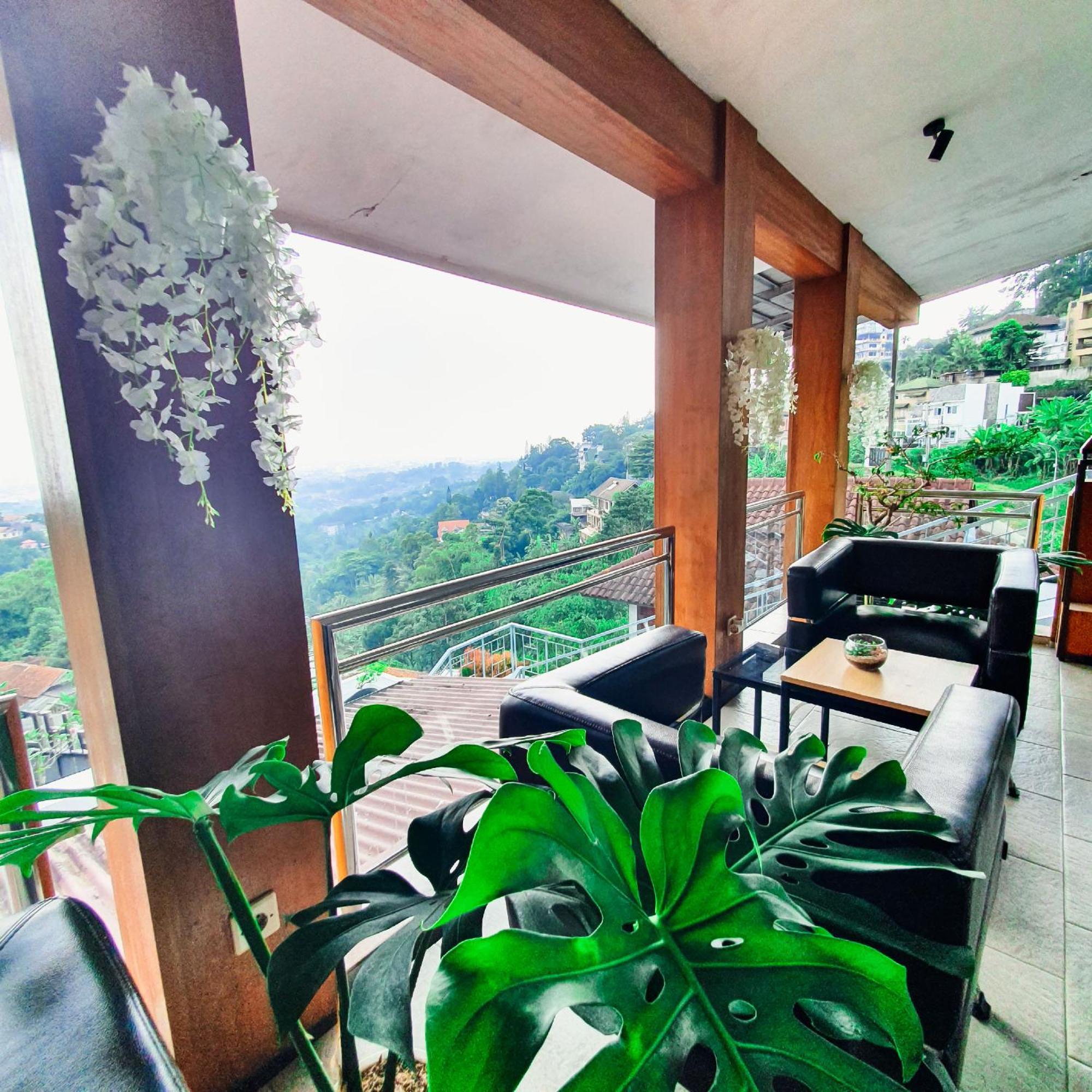 Dago Highland Resort Cimenyan Exterior photo