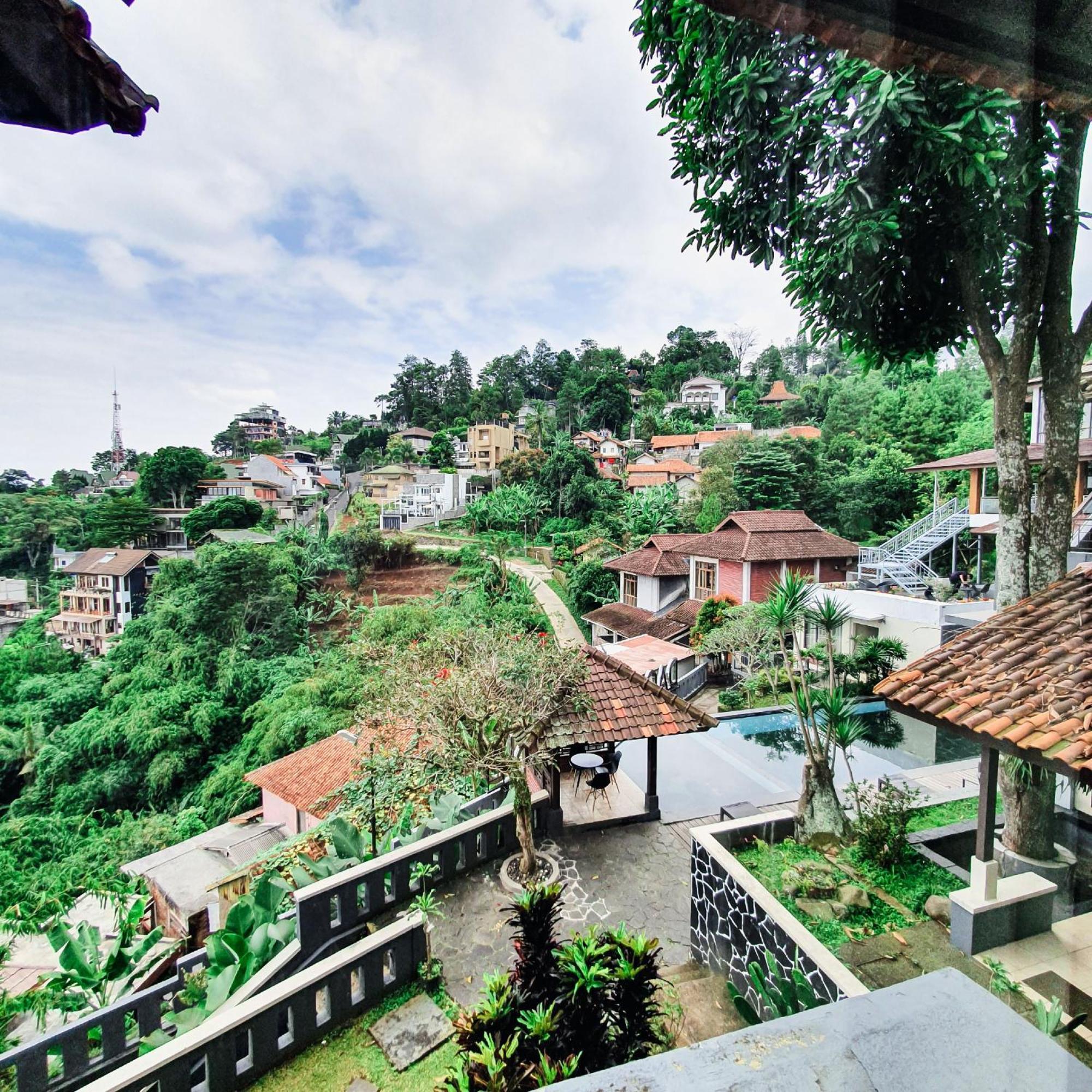Dago Highland Resort Cimenyan Exterior photo