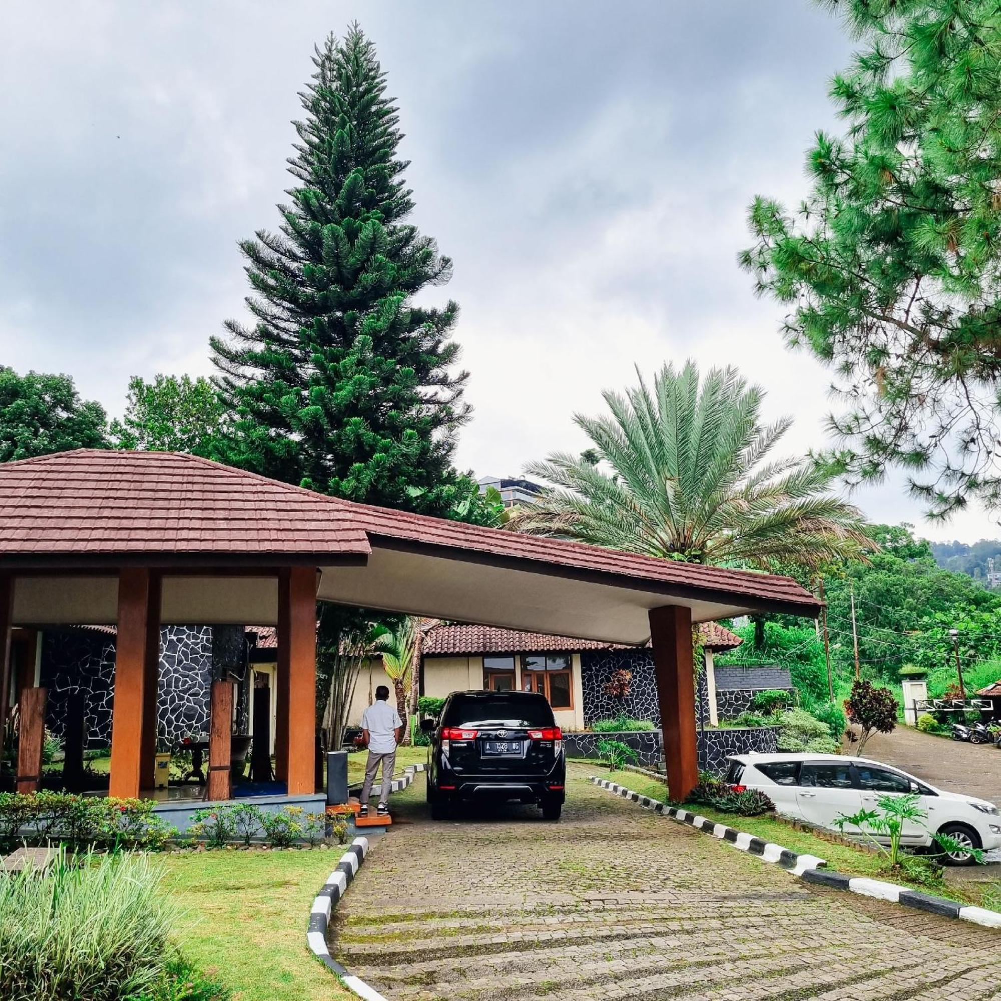 Dago Highland Resort Cimenyan Exterior photo