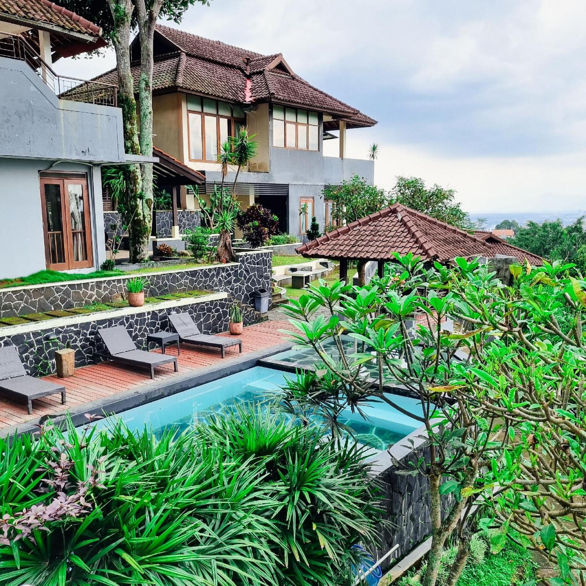 Dago Highland Resort Cimenyan Exterior photo