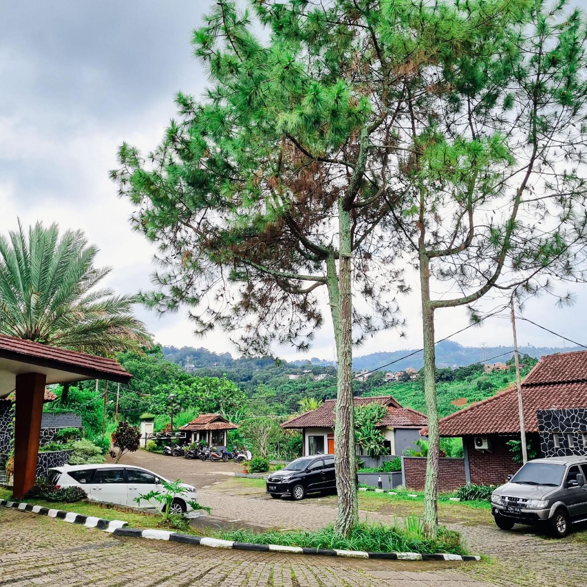Dago Highland Resort Cimenyan Exterior photo